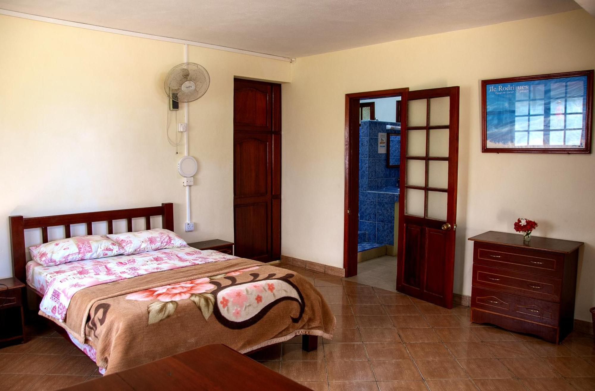 Le Tropical Chez Jeannette Bed & Breakfast Saint Gabriel Room photo